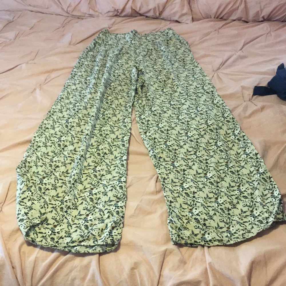 High Waisted, wide leg trousers.